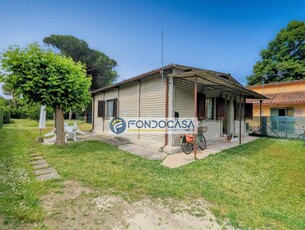 villa indipendente in vendita a Massa