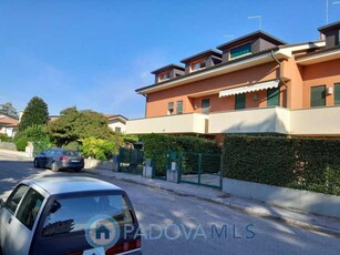 Villa QuadriFamiliare in Vendita ad Selvazzano Dentro - 245000 Euro