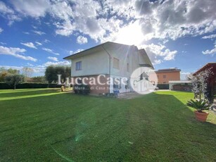 Villa Singola in Vendita ad Lucca - 490000 Euro