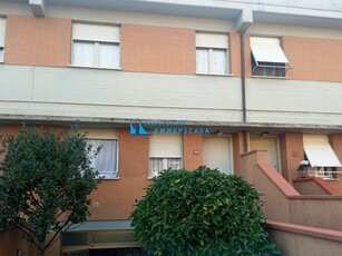 Villetta a schiera in Vendita a Massa, 280'000€, 150 m², arredato, con Box