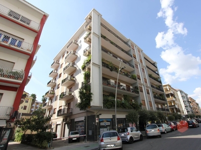 Appartamento in CORSO LUIGI FERA, Cosenza, 6 locali, 2 bagni, con box