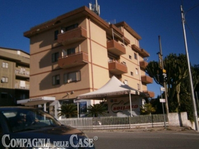 Appartamento in Via Caprera, Catanzaro, 5 locali, 2 bagni, con box