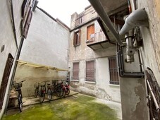 Palazzo / Stabile in vendita a Mantova