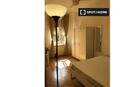 Stanza in appartamento con 4 stanze da letto a Padova