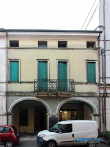 Edificio-Stabile-Palazzo in Vendita ad Montagnana