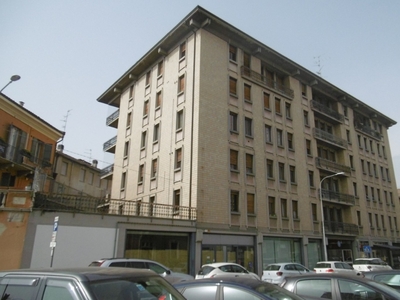Appartamento a Reggio nell'Emilia, 6 locali, 2 bagni, posto auto