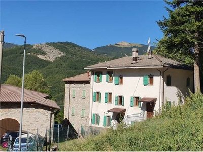 Appartamento in Via Deusi 11, Villa Minozzo, 9 locali, 2 bagni, 210 m²