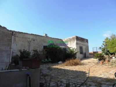 Casa indipendente a Santa Croce Camerina, 2 bagni, con box, 1500 m²