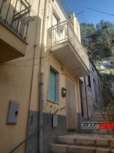 Casa indipendente in VIA GRAN SASSO, Scicli, 4 locali, 2 bagni