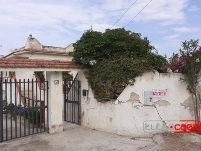 Casa indipendente in VIA LA MASA, Scicli, 6 locali, 2 bagni in vendita