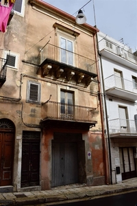 Casa indipendente in Via S.Anna 55, Ragusa, 11 locali, 3 bagni, 297 m²