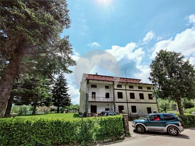 Palazzo a Villa Minozzo, 16 locali, 5 bagni, giardino privato, garage