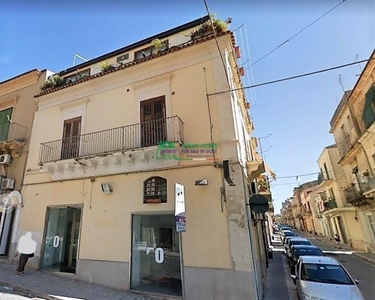 Trilocale a Ragusa, 1 bagno, 80 m², 2° piano, porta blindata