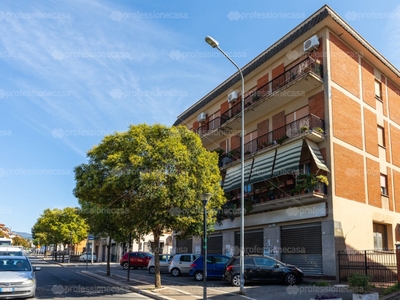 Trilocale in Milano, Albano Laziale, 1 bagno, 100 m², 3° piano