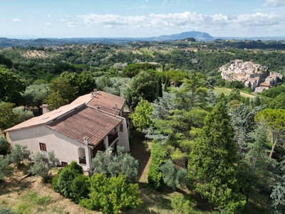 Villa a Tarano, 14 locali, 4 bagni, giardino privato, 393 m²