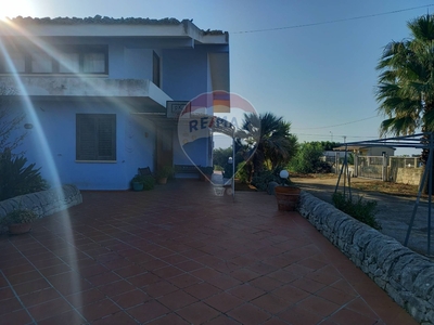 Villa in Via Marecchia, Ragusa, 9 locali, 3 bagni, giardino privato