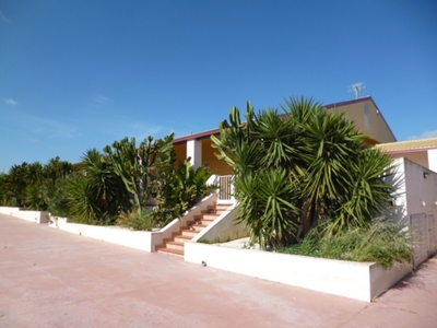 Villa singola a Ragusa, 3 locali, 1 bagno, giardino in comune, 100 m²