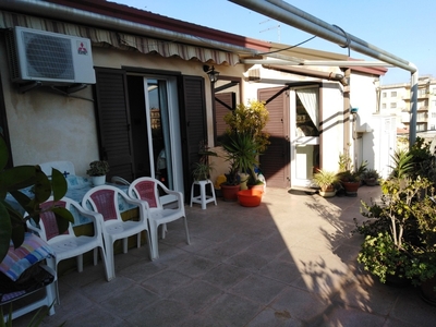 Villetta bifamiliare a Ragusa, 10 locali, 3 bagni, garage, 280 m²