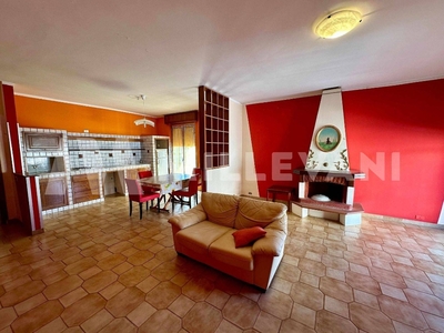 Appartamento in Via Buonarroti, Pozzallo, 5 locali, 2 bagni, 130 m²