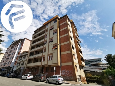 Appartamento in Via Fratelli Roselli, Massa, 6 locali, 2 bagni, 150 m²