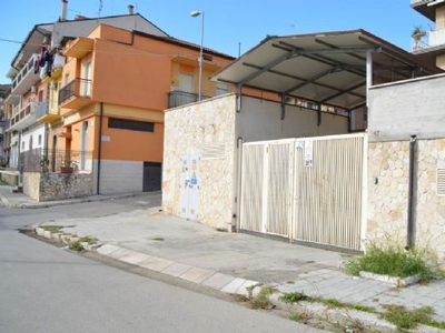 Box / Garage in vendita a Lavello