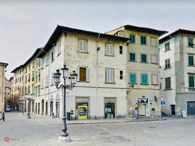 Negozio/Locale commerciale in Affitto in Piazza del duomo a Prato