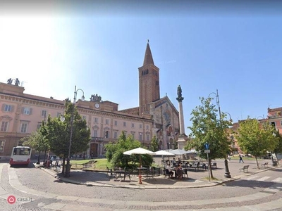Negozio/Locale commerciale in Affitto in Piazza Duomo 19 a Piacenza