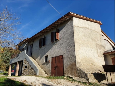 Rustico in Località Decima 2, Gubbio, 10 locali, 1 bagno, 495 m²