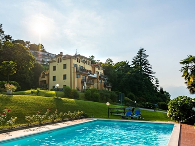 Accogliente Appartamento con Piscina a Stresa in Italia