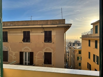 Appartamento in Vendita a Genova, zona Sampierdarena, 105'000€, 90 m²