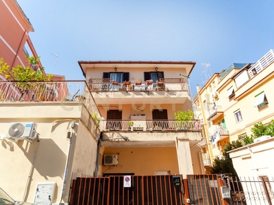 Appartamento in Vendita a Roma, 198'000€, 63 m²