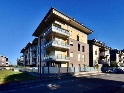 Appartamento in vendita a Varedo Monza Brianza Varedo