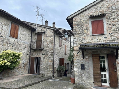 Rustico casale in vendita a Vigolzone Piacenza Albarola