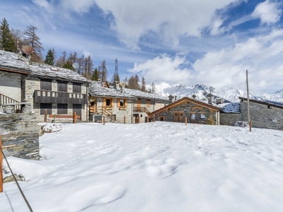 Casa a Arpy con barbecue e idromassaggio + bella vista