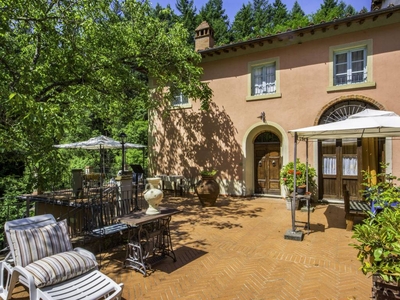 Casa a Loro Ciuffenna con barbecue, piscina e giardino