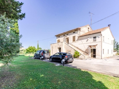 Casa colonica in vendita a Montegranaro