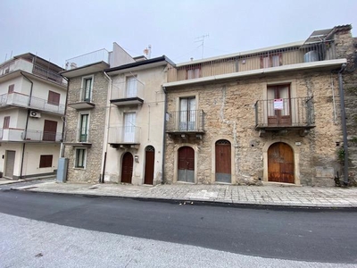Casa indipendente in vendita a Montalbano Elicona