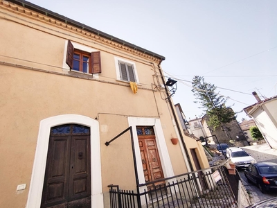 Casa indipendente in vendita a Rocca Di Mezzo