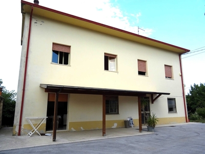 Casa indipendente in Vendita a Senigallia Strada Cavallo Montirone