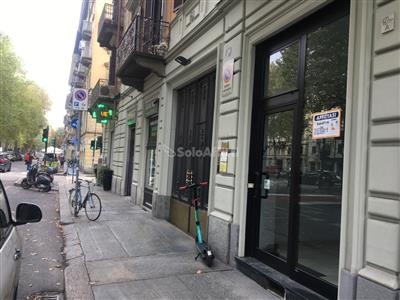 Fondo/negozio - 1 vetrina/luce a Crocetta, Torino