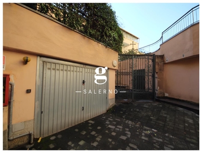 Garage di 15 mq in vendita - Salerno