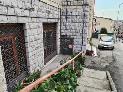 Immobile commerciale in Vendita a Perugia, zona Semicentrale, 29'000€, 80 m²