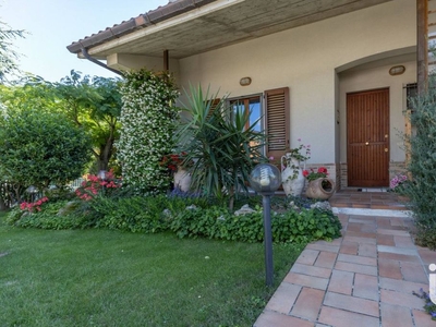 Villa di 220 mq in vendita Via Adige, Osimo, Ancona, Marche