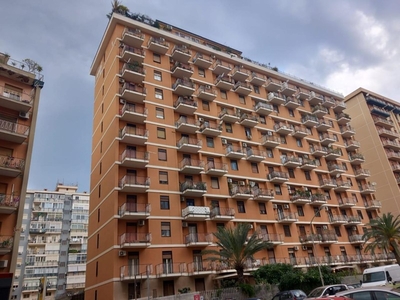 Quadrilocale in Vendita a Palermo, zona FIERA, 209'000€, 136 m²