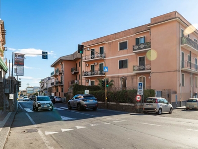 Quadrilocale in Via Sciarelli 3 in zona Cannizzaro a Aci Castello