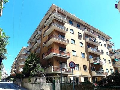 Trilocale in Vendita a Genova, 250'000€, 80 m², arredato