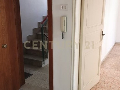 Trilocale in Vendita a Messina, zona Provinciale, 40'000€, 59 m²