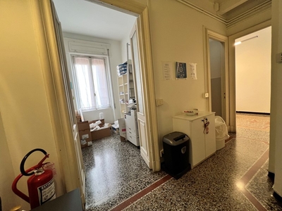 Ufficio in Affitto a Genova, zona CENTRO, 1'200€, 110 m²