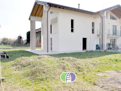 Villa a schiera in Via Scortegara 70 in zona Zianigo a Mirano