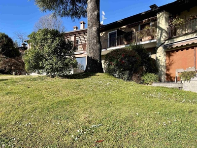 Villa a schiera in Via Walder 9 in zona Centro a Varese